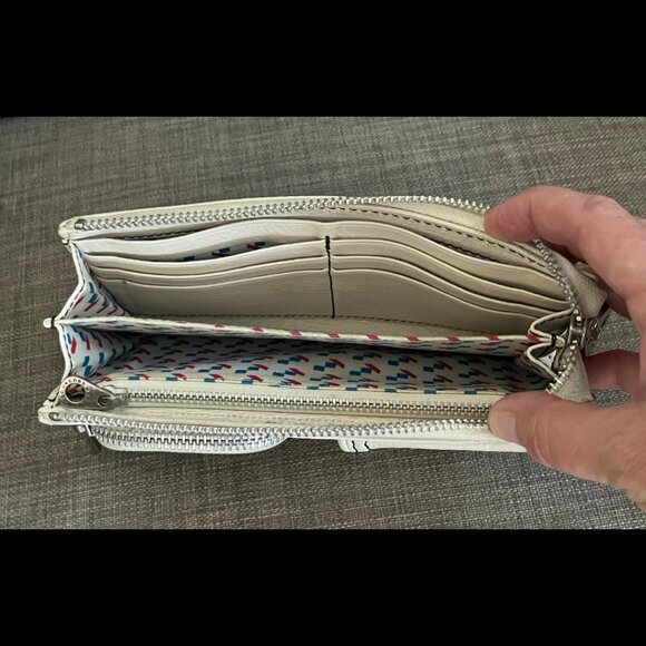 Vintage Marc by Marc Jacobs cream wallet - Picture 4 of 4